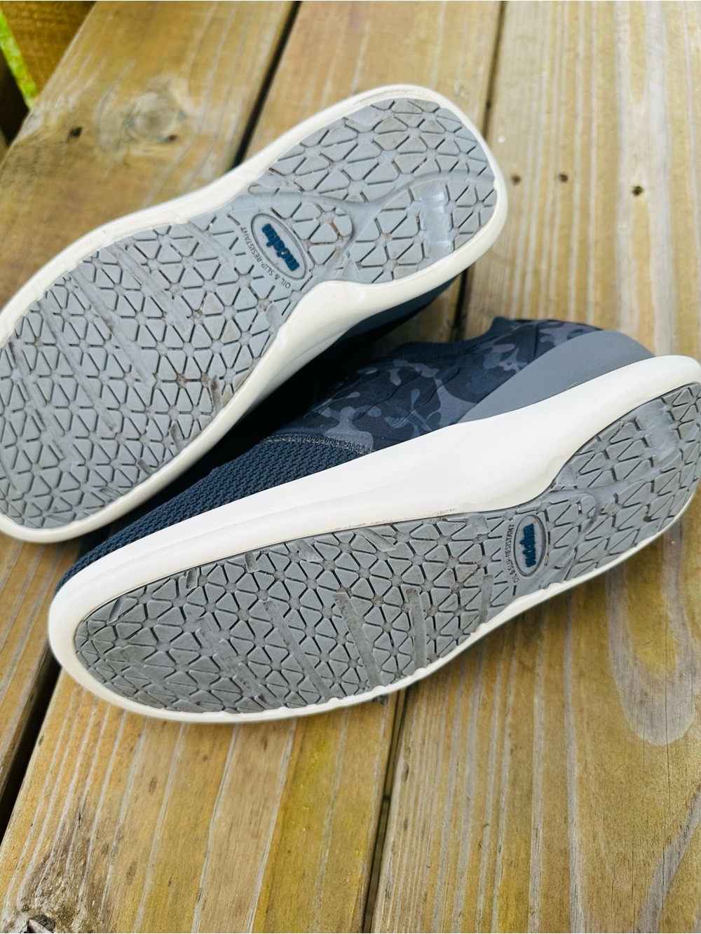 Women's Grey Knit Athletic Sneakers - Mōshn - oyster camo - 7 medium - Picture 5 of 6